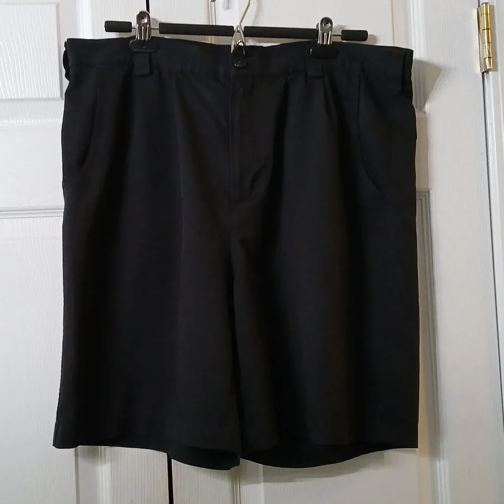 Under Armour black pleated front golf casual dress shorts Sz 38  NWOT